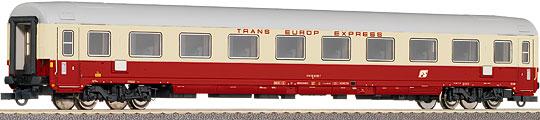 Passenger car 1st class of TEE train<br /><a href='images/pictures/Roco/45641.jpg' target='_blank'>Full size image</a>